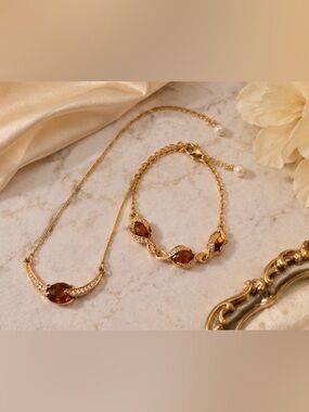 Saq Gold Tone Amber Crystal Necklace Bracelet Set Rhinestone Accents
